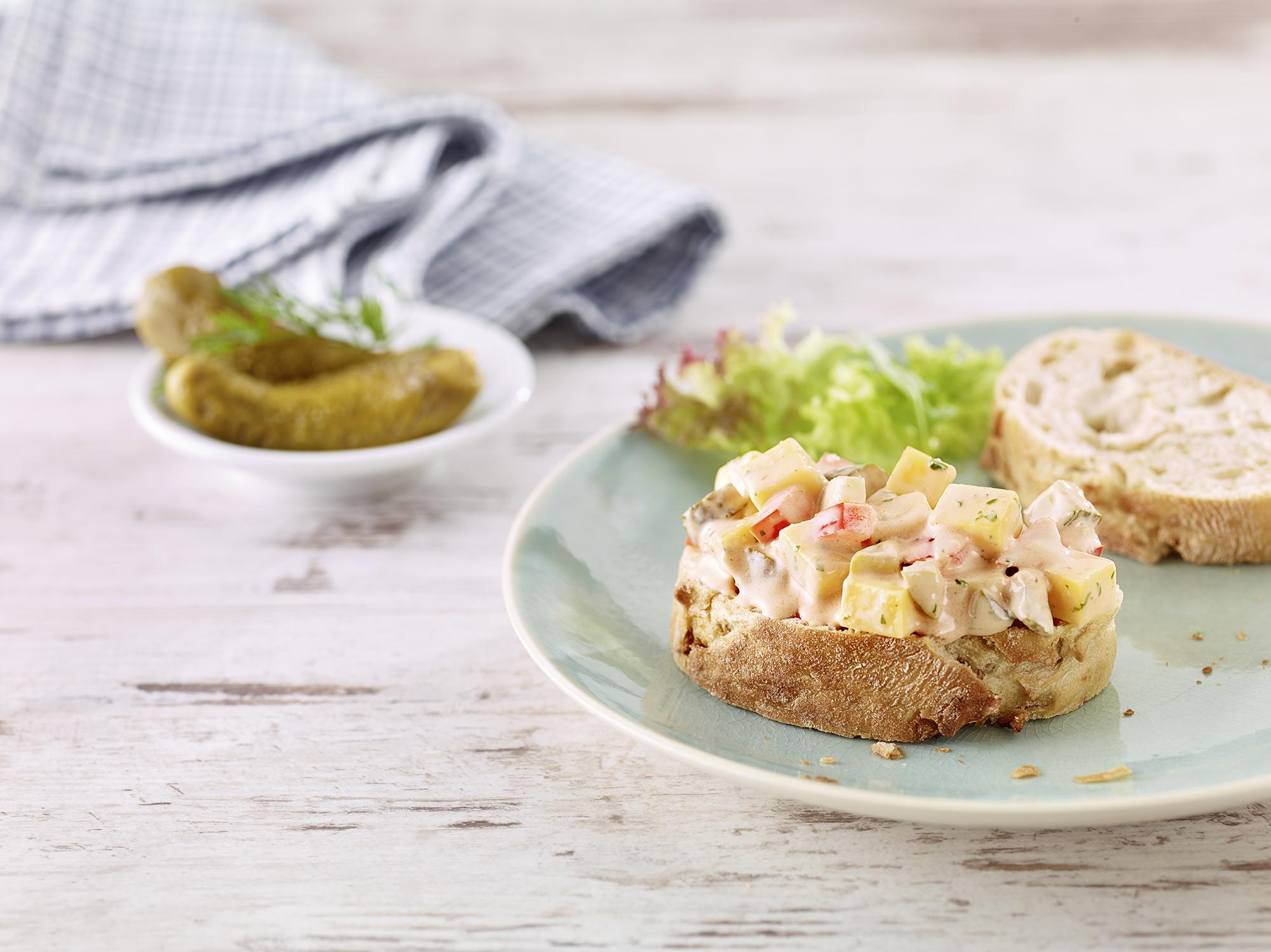 3263_Lehmanns Käsesalat mit Meerrettich Deko quer 1