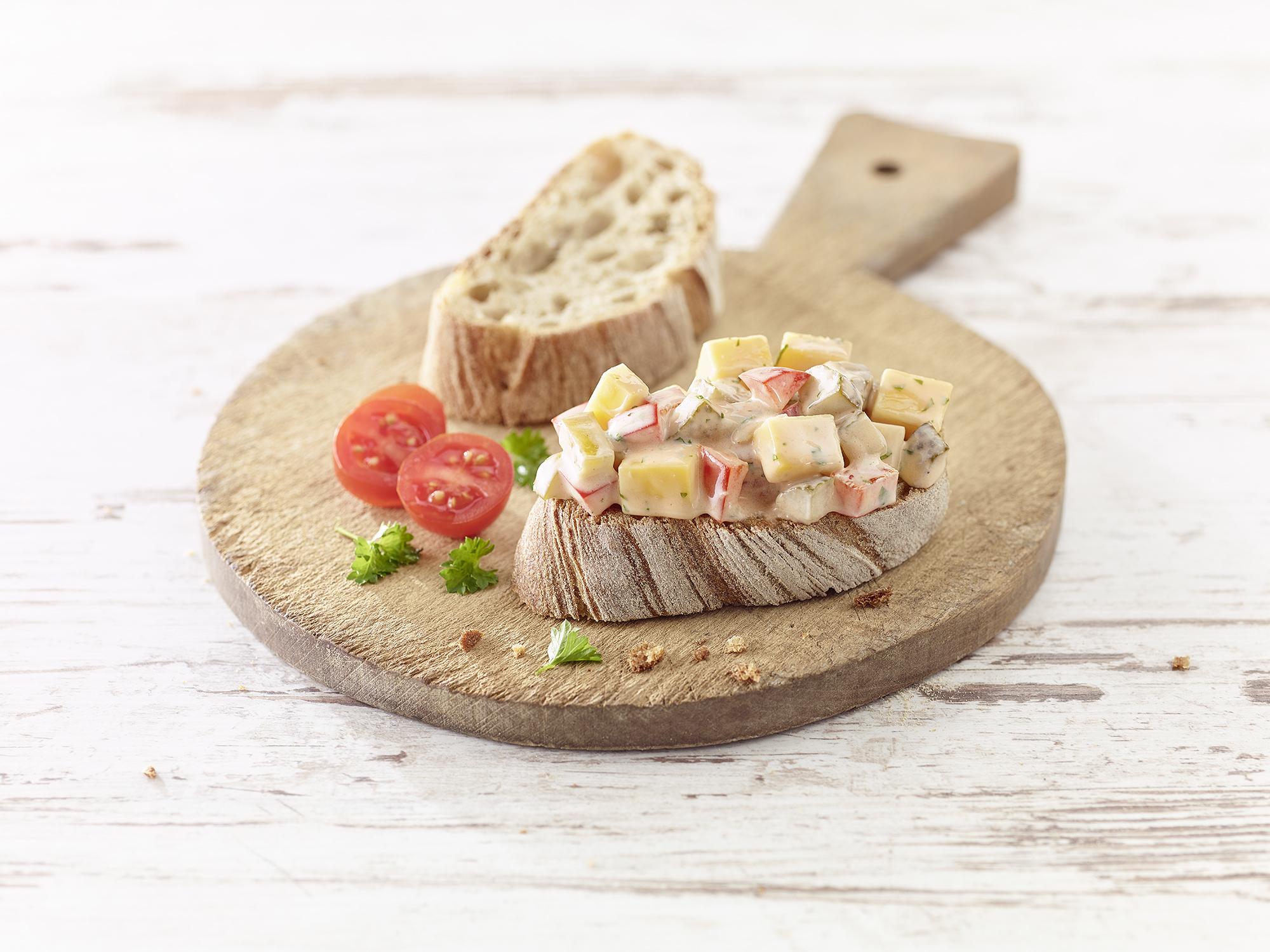 3263_Lehmanns Käsesalat mit Meerrettich Deko quer 2